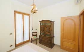 ARANCI 67 - convenient apartment in Sorrento centre